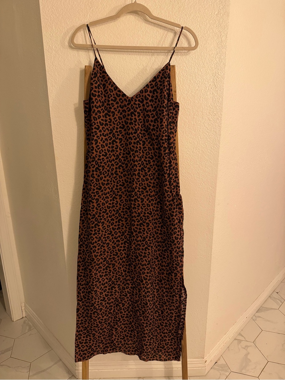 Marine Layer Brown Leopard Slip Midi Dress Adjustable Straps V Neck Size S - Picture 7 of 14